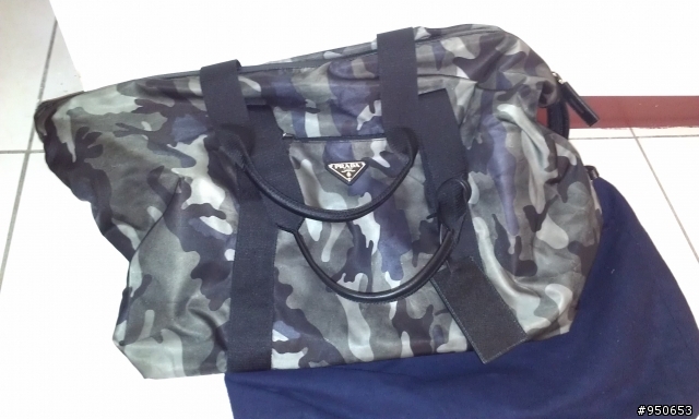 PRADA迷彩軍綠側背包及PRADA夾腳拖鞋