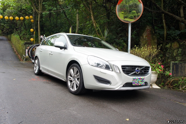 [update]超多圖不專業開箱 等待已久的VOLVO V60入手 腳踏車架上身 左撇子曝光