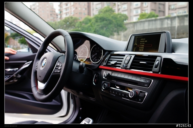 極致 BMW F30