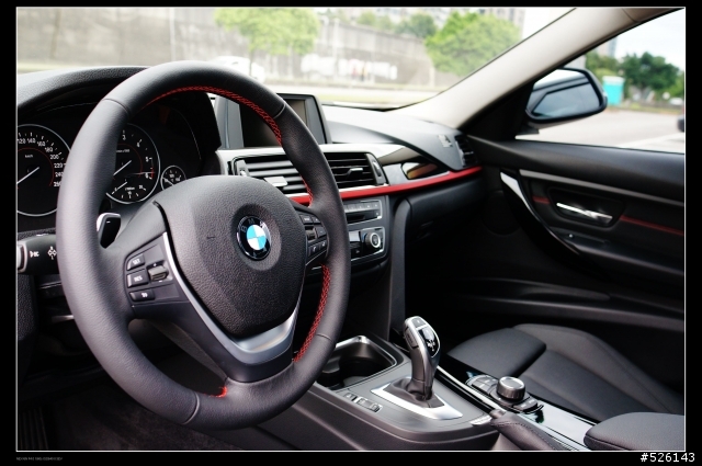 極致 BMW F30
