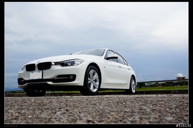 極致 BMW F30