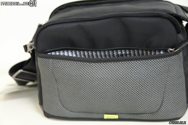 [開箱]  快取快拍 下雨免驚的好包! Samsonite相機斜揹袋