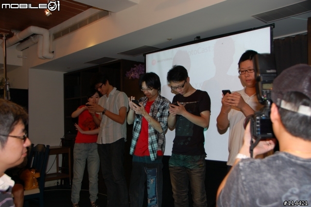 【體驗活動】MOTOROLA RAZR MAXX 雙倍電力，超持久體驗會!! 增新 PM Yi Han 3分鐘解說影片