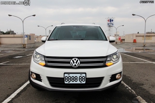 ( PART2開箱) 2012 TIGUAN TSI S&S 全配到齊了:HID日行燈+全景天窗+撥片方向盤+RVC顯影+側踏+德國後箱飾條..