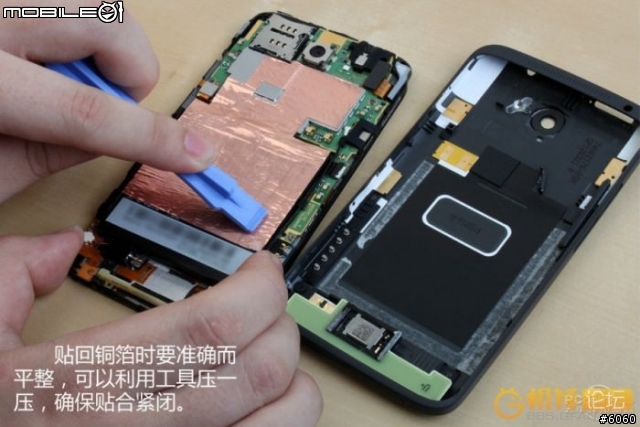 和HTC ONE X的用料相比，ME865簡直就是賓士嘛