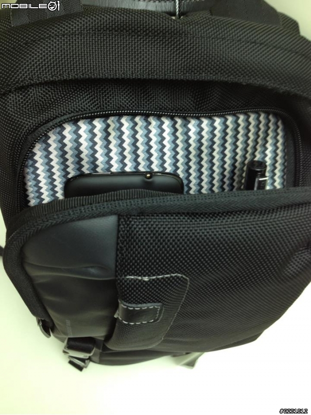 [敗文] 包包不只拿來背還拿來"玩"...Samsonite的Backpack 100相機背包