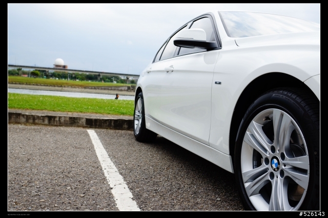 極致 BMW F30