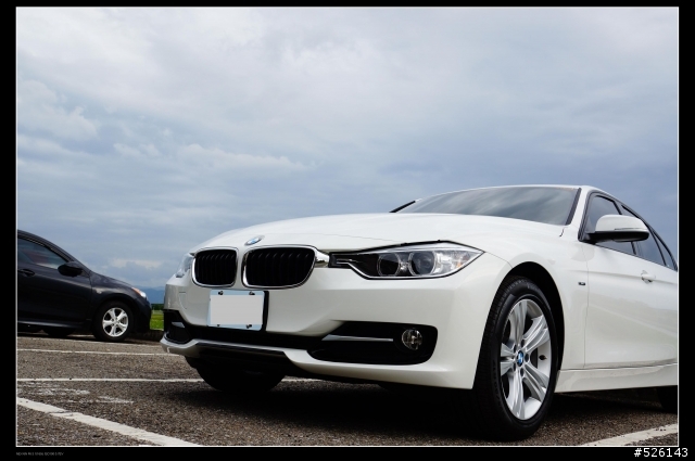 極致 BMW F30