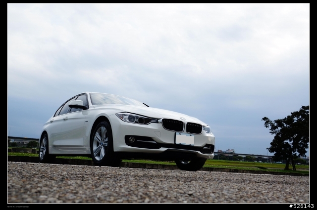極致 BMW F30