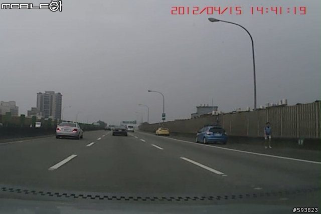 國道3號自行車架掉落