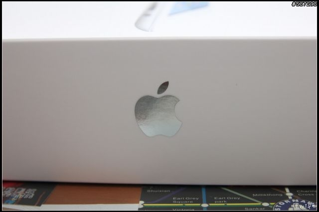 [分享] The New iPad + ROCK 恆系列 保護套 + Nillkin保護貼+ELECOM手提包