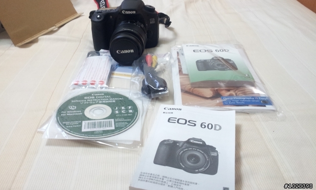 [開箱]人生第一台單眼，Canon EOS 60D ><