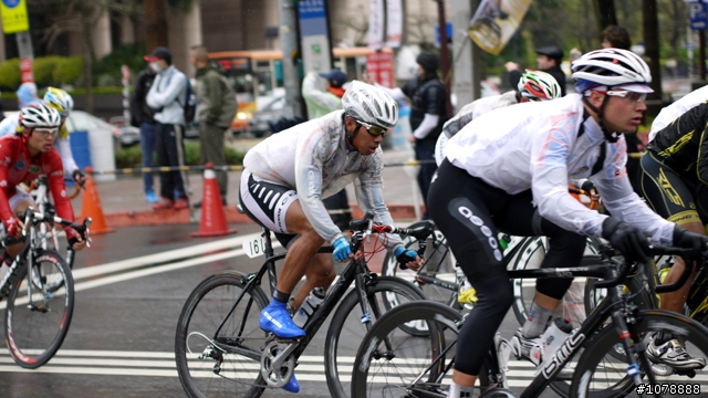 (01看圖) 0310 雨中街賽