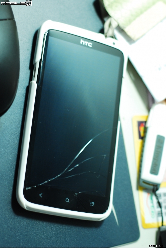 HTC One X 螢幕破裂