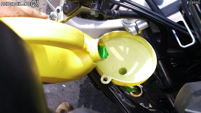 [教學]YAMAHA FZ6S Spec1 更換水箱水，安裝水溫錶、測速器、車充