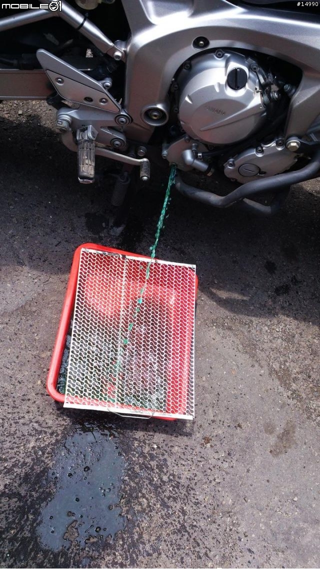 [教學]YAMAHA FZ6S Spec1 更換水箱水，安裝水溫錶、測速器、車充