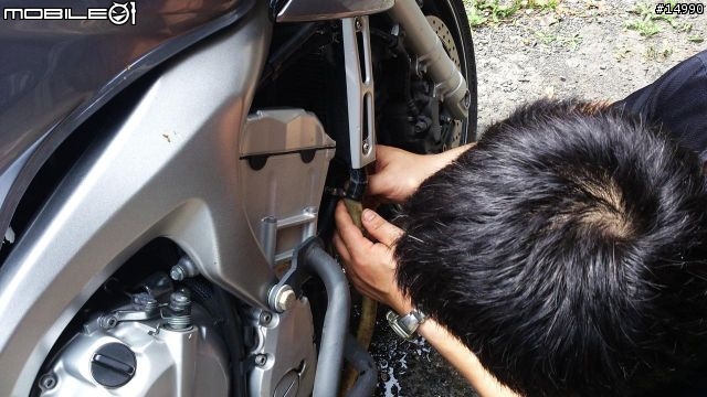 [教學]YAMAHA FZ6S Spec1 更換水箱水，安裝水溫錶、測速器、車充