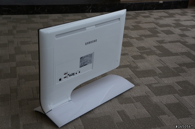 會客室的峇厘島休閒風顯示器：SAMSUNG SB750