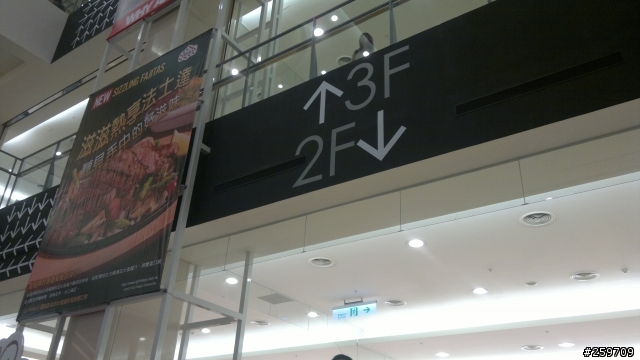 有人想看 ONE X 跟 N8 照相PK嗎? (新增環球室內試拍)