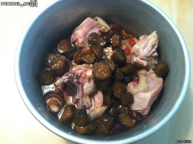帥麒料理-媽媽味道香菇瓜子雞,很簡單的
