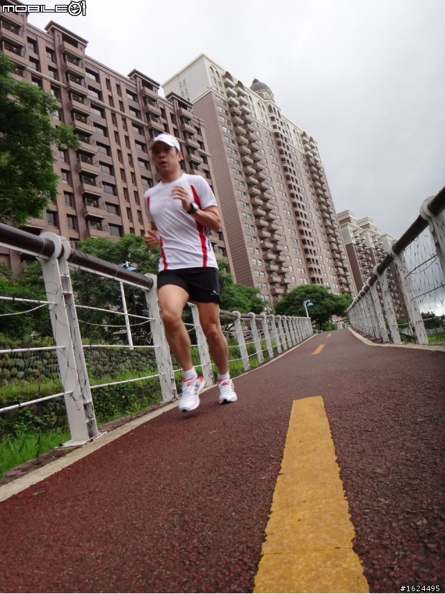 【adidas鞋測活動】adidas SNOVA Glide 4M 開箱、體驗、鞋測心得分享「參加adidas跑鞋試用活動心得分享」