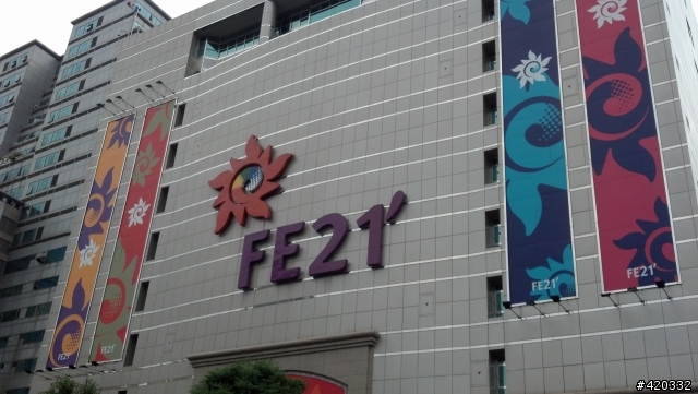大電量救世主降臨(RAZR Maxx、iPhone 4S、HTC One X、SAMSUNG SII電力大亂鬥 )