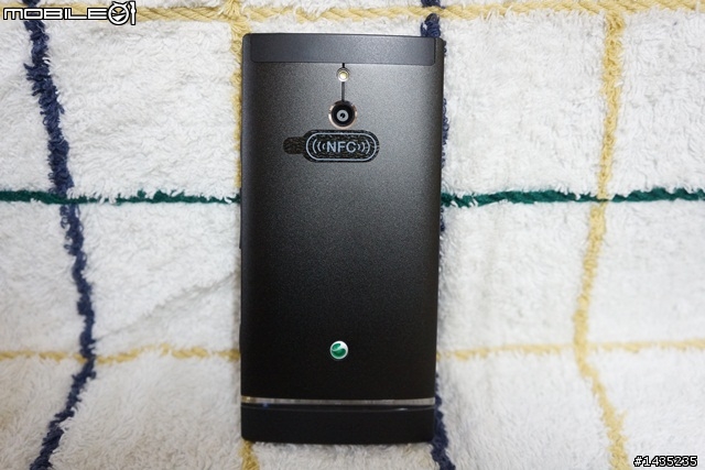 Sony Xperia P 黑色 簡單開箱