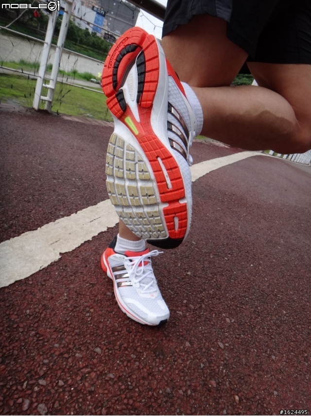 【adidas鞋測活動】adidas SNOVA Glide 4M 開箱、體驗、鞋測心得分享「參加adidas跑鞋試用活動心得分享」