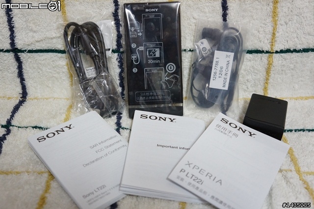Sony Xperia P 黑色 簡單開箱