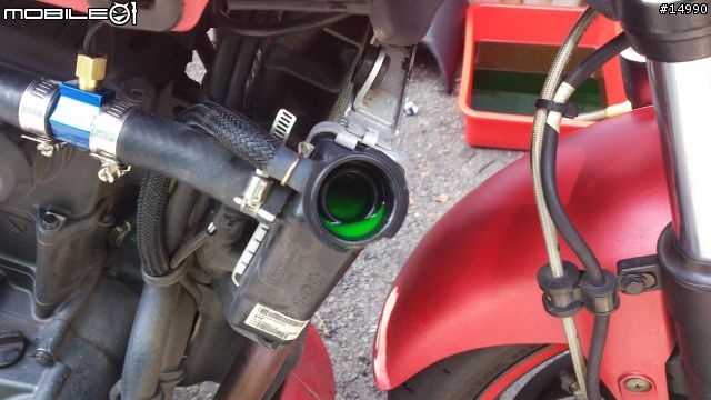 [教學]SYM T2更換水箱水、火星塞、安裝水溫表