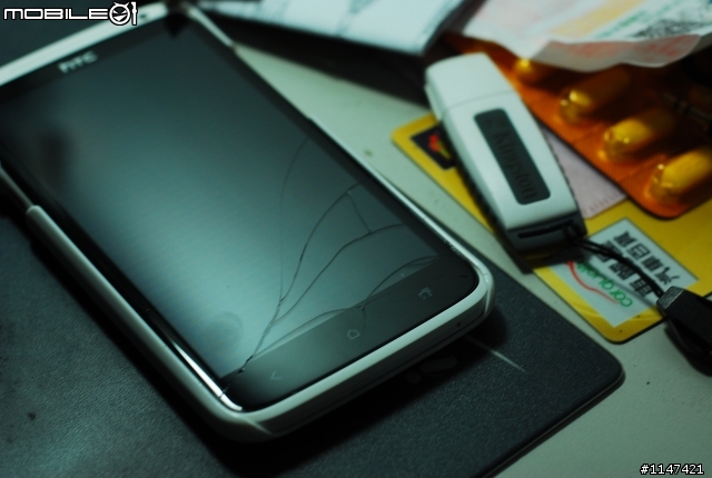 HTC One X 螢幕破裂