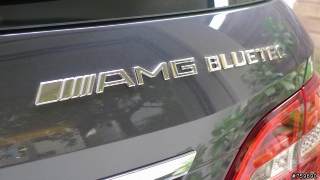 ALL NEW M CLASS ML350 AMG 跑到我家一樓了