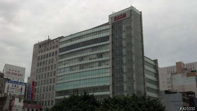 大電量救世主降臨(RAZR Maxx、iPhone 4S、HTC One X、SAMSUNG SII電力大亂鬥 )