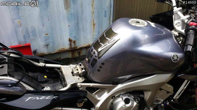 [教學]YAMAHA FZ6S Spec1 更換水箱水，安裝水溫錶、測速器、車充