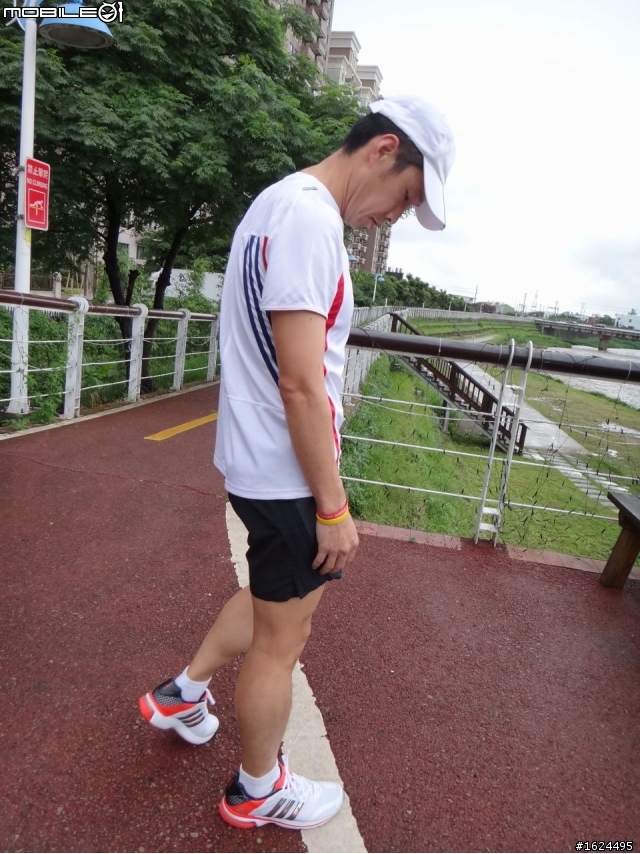 【adidas鞋測活動】adidas SNOVA Glide 4M 開箱、體驗、鞋測心得分享「參加adidas跑鞋試用活動心得分享」