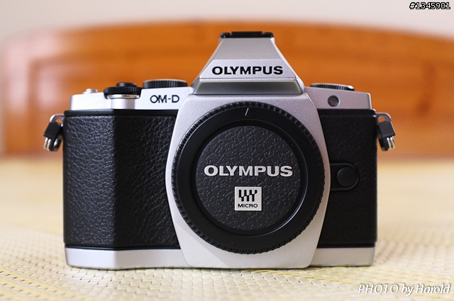 望穿秋水～Olympus OM-D E-M5 銀機開箱