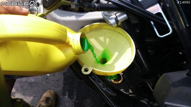 [教學]YAMAHA FZ6S Spec1 更換水箱水，安裝水溫錶、測速器、車充
