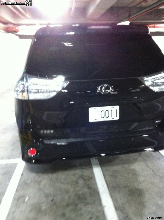 請問這台是LEXUS 7人座休旅車?台灣有賣?