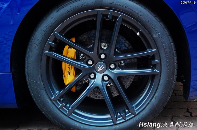 黃藍惡魔，Maserati MC Stradale