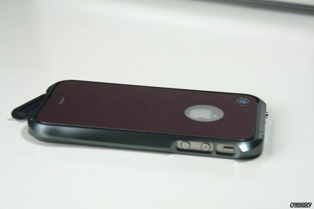 「開箱」iPhone 金屬重裝對決 - 無螺絲設計的創意巧思