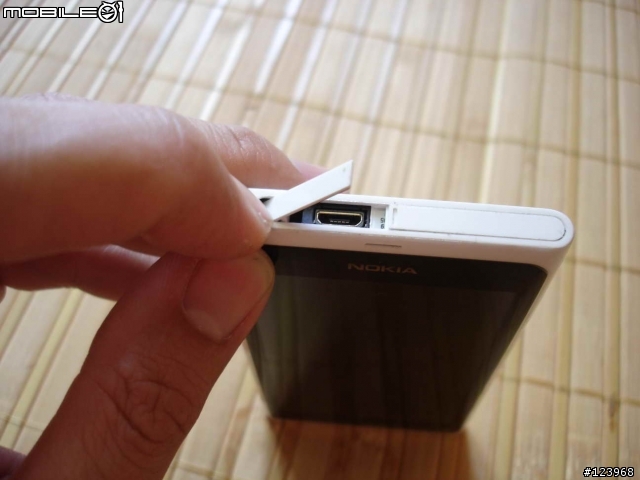 NOKIA N9 白色64G 簡單開箱 5/4 影片更新