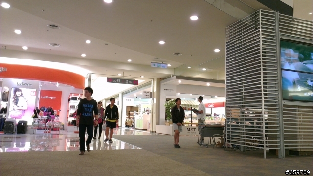 有人想看 ONE X 跟 N8 照相PK嗎? (新增環球室內試拍)