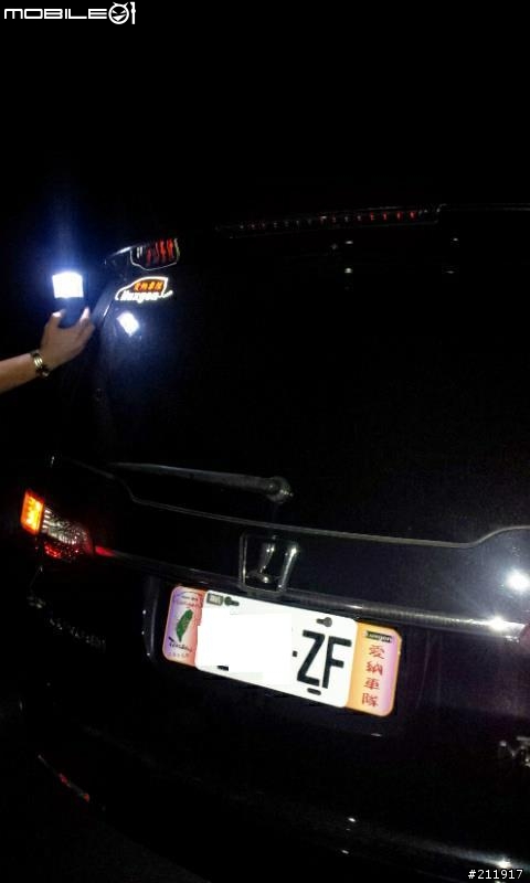 愛納族友!!麻煩告知這位車友別因一己之私而傷害了螢火蟲!!