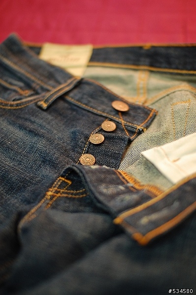 [分享] Hollister Slim Straight 牛仔褲