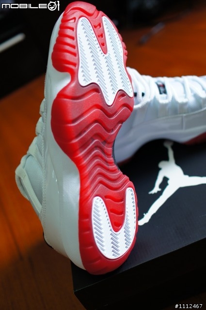 [開箱分享] AIR JORDAN 11 LOW 白紅