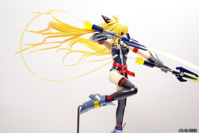 找錯地方躲雨，荷包軍就被雷打到了.......ALTER Fate Get