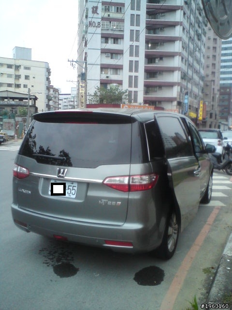 開MPV代步車的第一天，就A到了= =〈圖多多〉