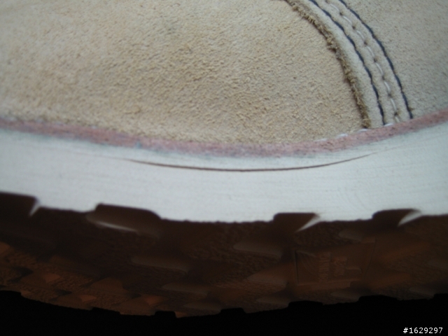 請問這樣是正常的嘛? red wing 8173