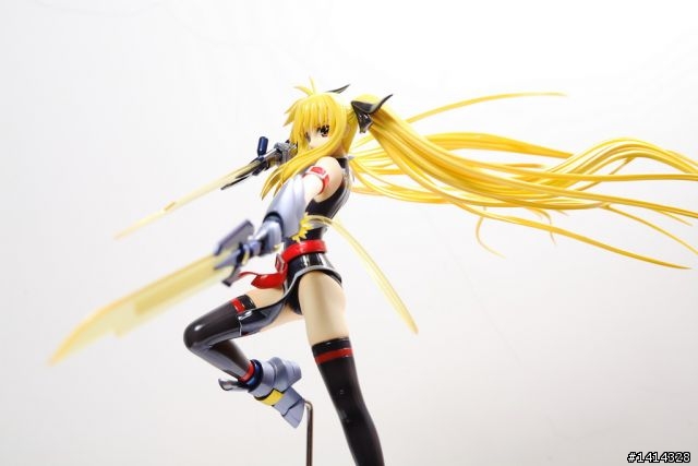 找錯地方躲雨，荷包軍就被雷打到了.......ALTER Fate Get