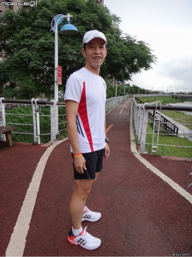 【adidas鞋測活動】adidas SNOVA Glide 4M 開箱、體驗、鞋測心得分享「參加adidas跑鞋試用活動心得分享」